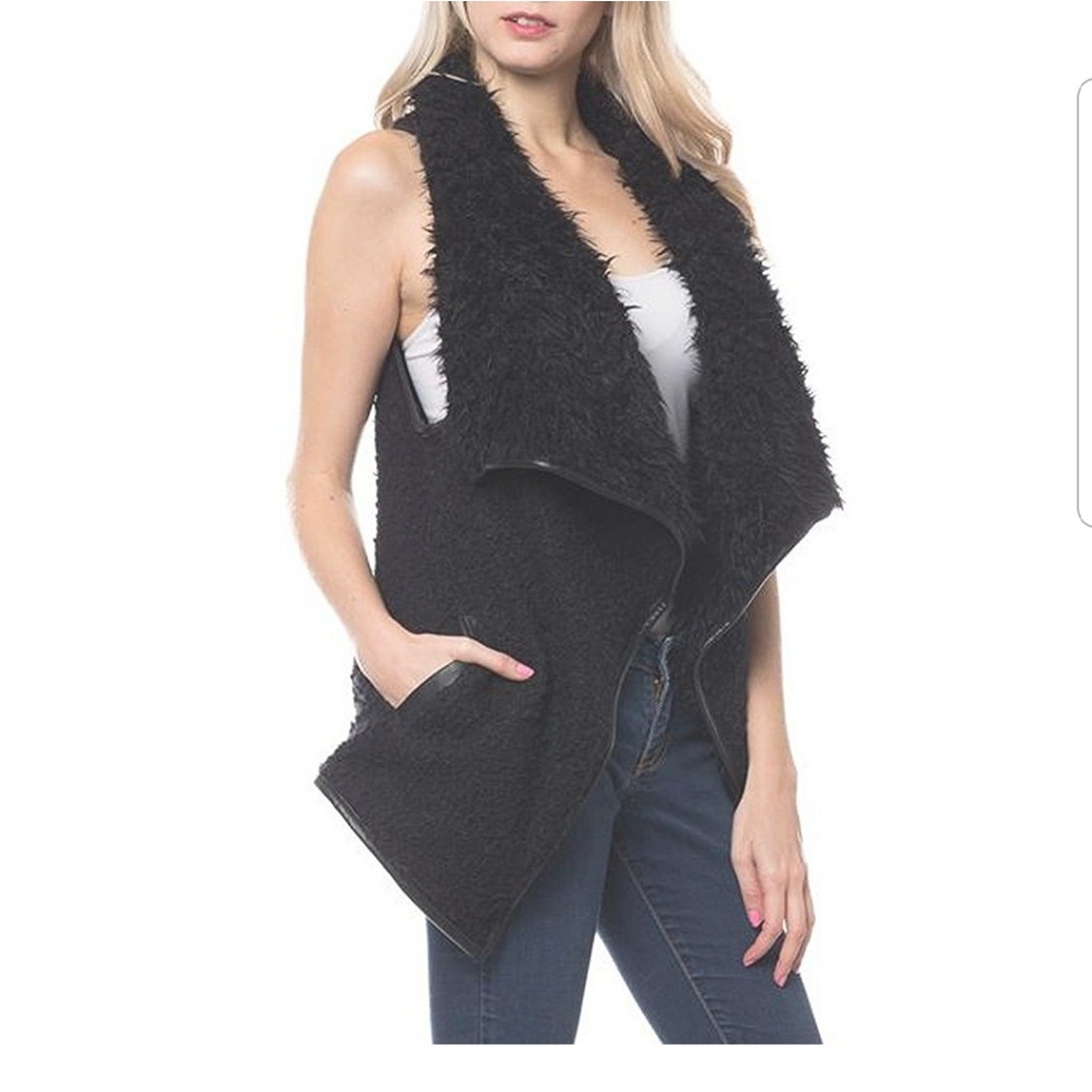 LOVE TREE FAUX FUR VEST